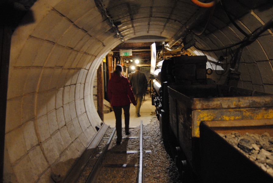 In een mijntunnel van de ondergrondsimulatie