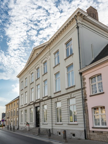 't Kapelhof met zijn meerpalen