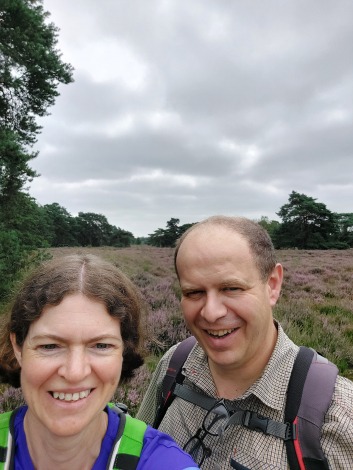 Selfie met de heide op de achtergrond