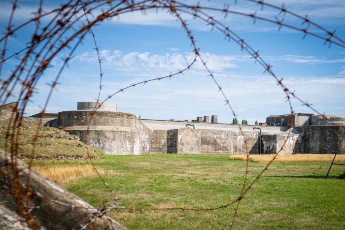 Fort Breendonk door prikkeldraad