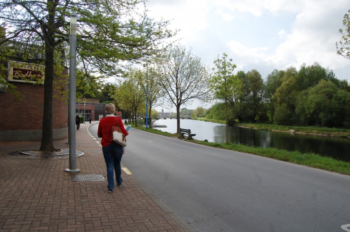 wandelpad langs het water