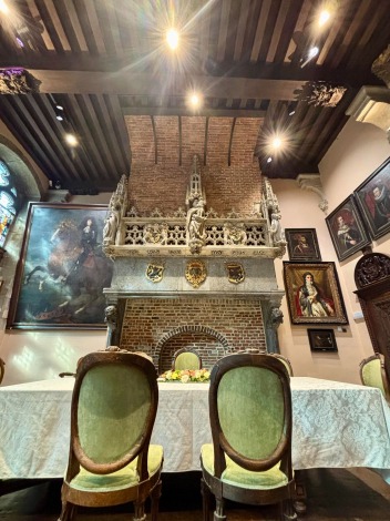 Prachtige historische zalen in het stadhuis