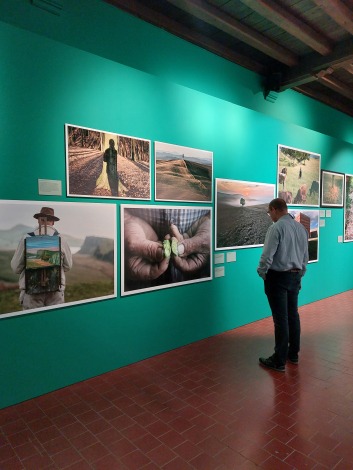 Bij de foto van de handen van de hopboer