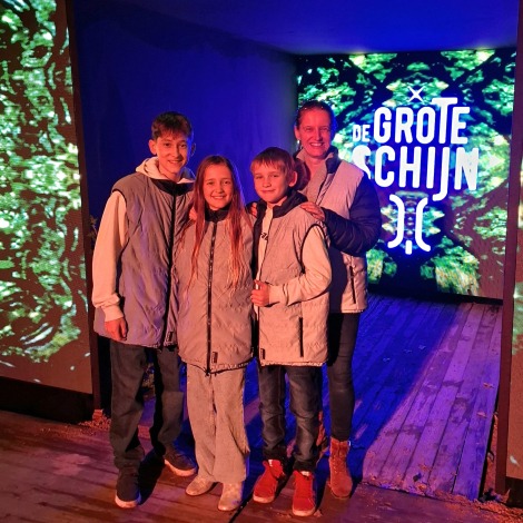 Riebedebie-reporter Bea tijdens De Grote Schijn in Rivierenhof in 2025