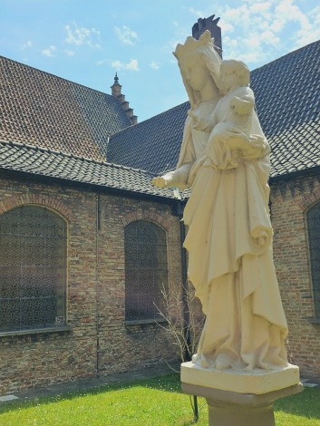 Sacred Books Brugge