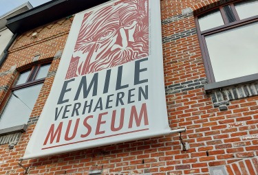 Voorgevel van het Verhaerenmuseum