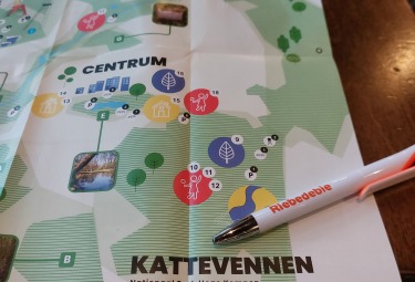 Kaart van Kattevennen met balpen van Riebedebie
