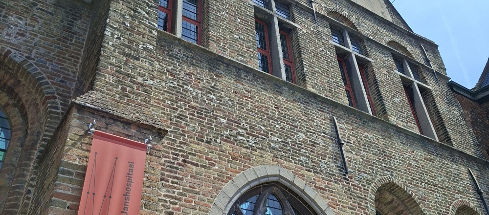 Voorgevel van het Museum Sint-Janshospitaal