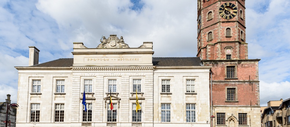 Stadhuis Menen met belfort