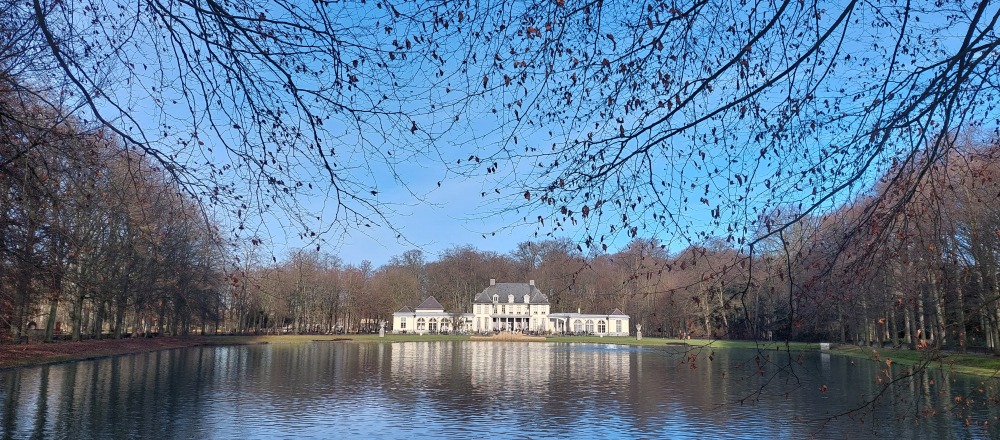 Het kasteel aan de Spiegelvijver