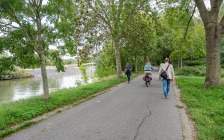 Fietsen en wandelen op en langs het jaagpad